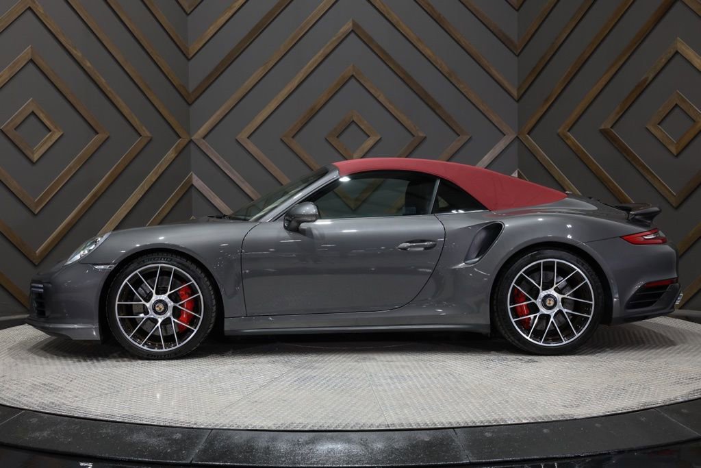 Used 2019 Porsche 911 Turbo image 3