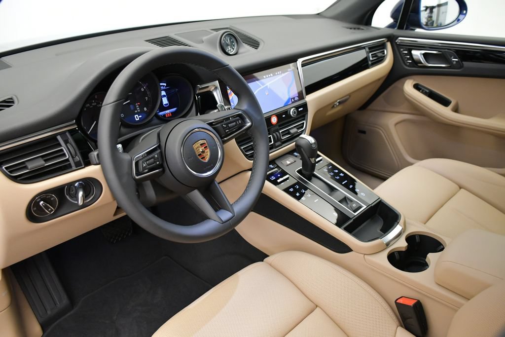Certified 2026 Porsche Macan Turbo AWD/4WD image 4