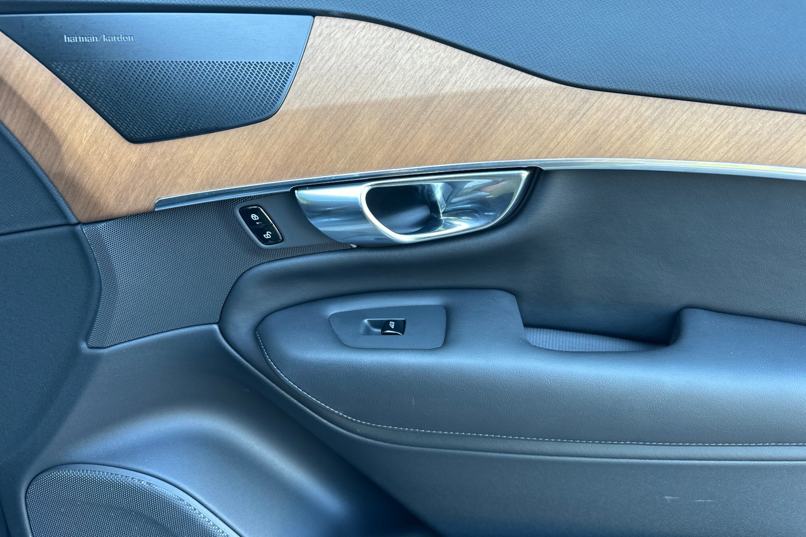 New 2025 Volvo XC90 B6 Plus w/ Protection Package Premier image 20