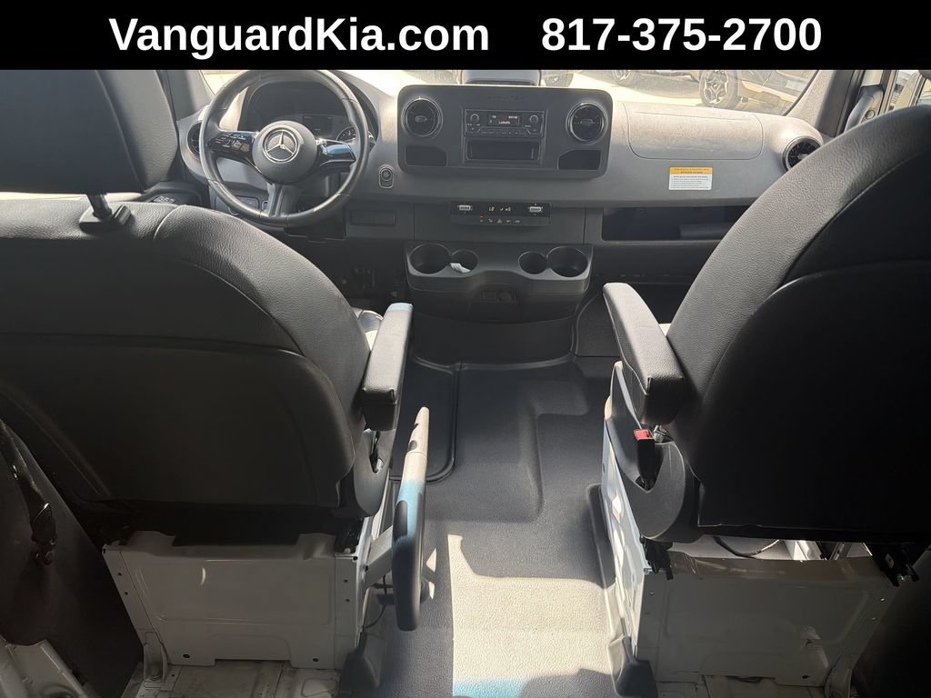 Used 2025 Mercedes-Benz Sprinter 2500 image 25