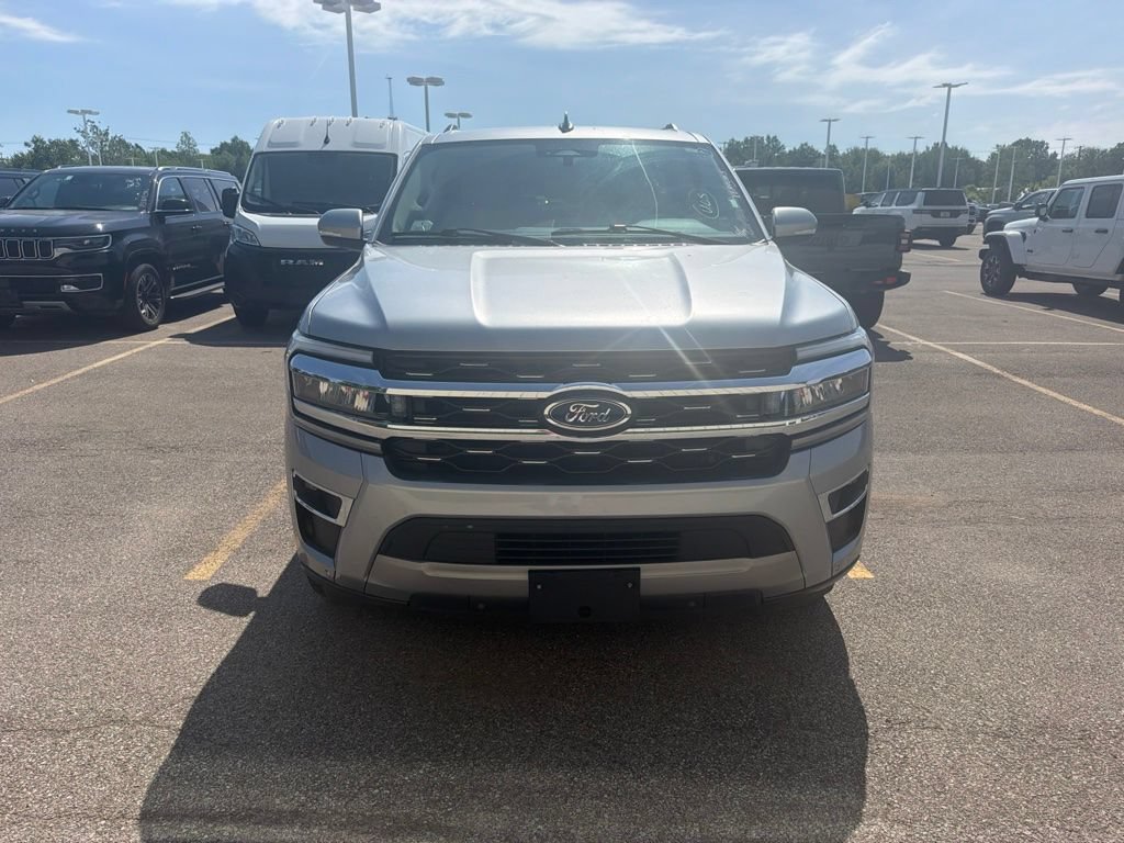 Used 2024 Ford Expedition Max Limited AWD/4WD image 2