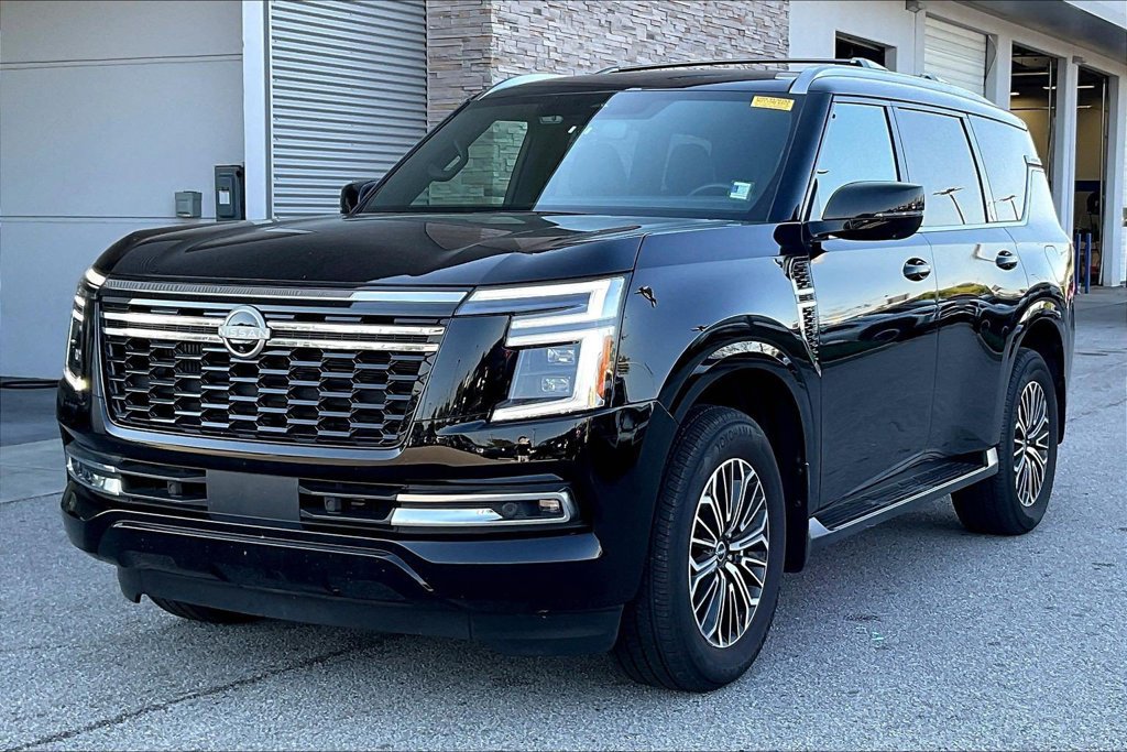 Used 2025 Nissan Armada Platinum AWD/4WD image 3