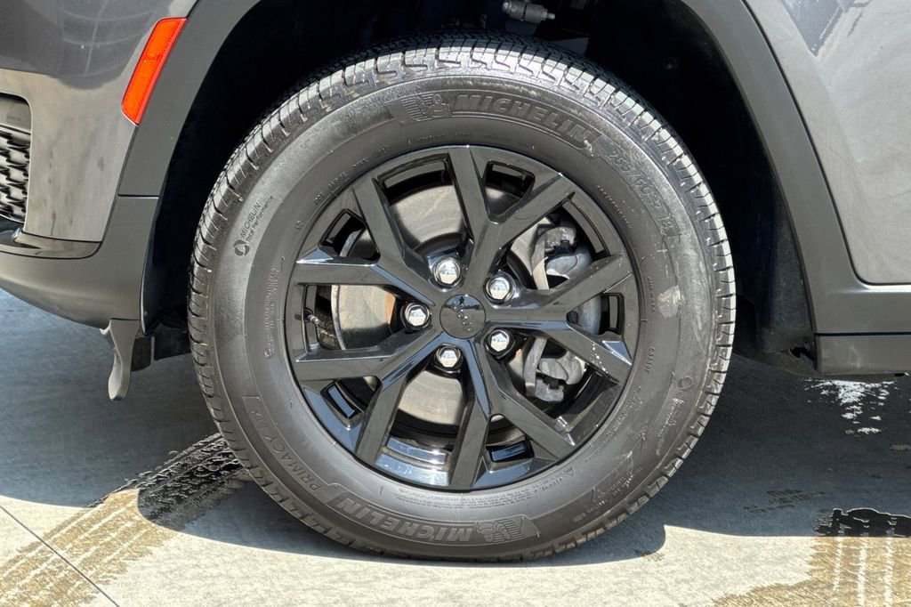 Used 2022 Jeep Grand Cherokee L Laredo AWD/4WD image 34