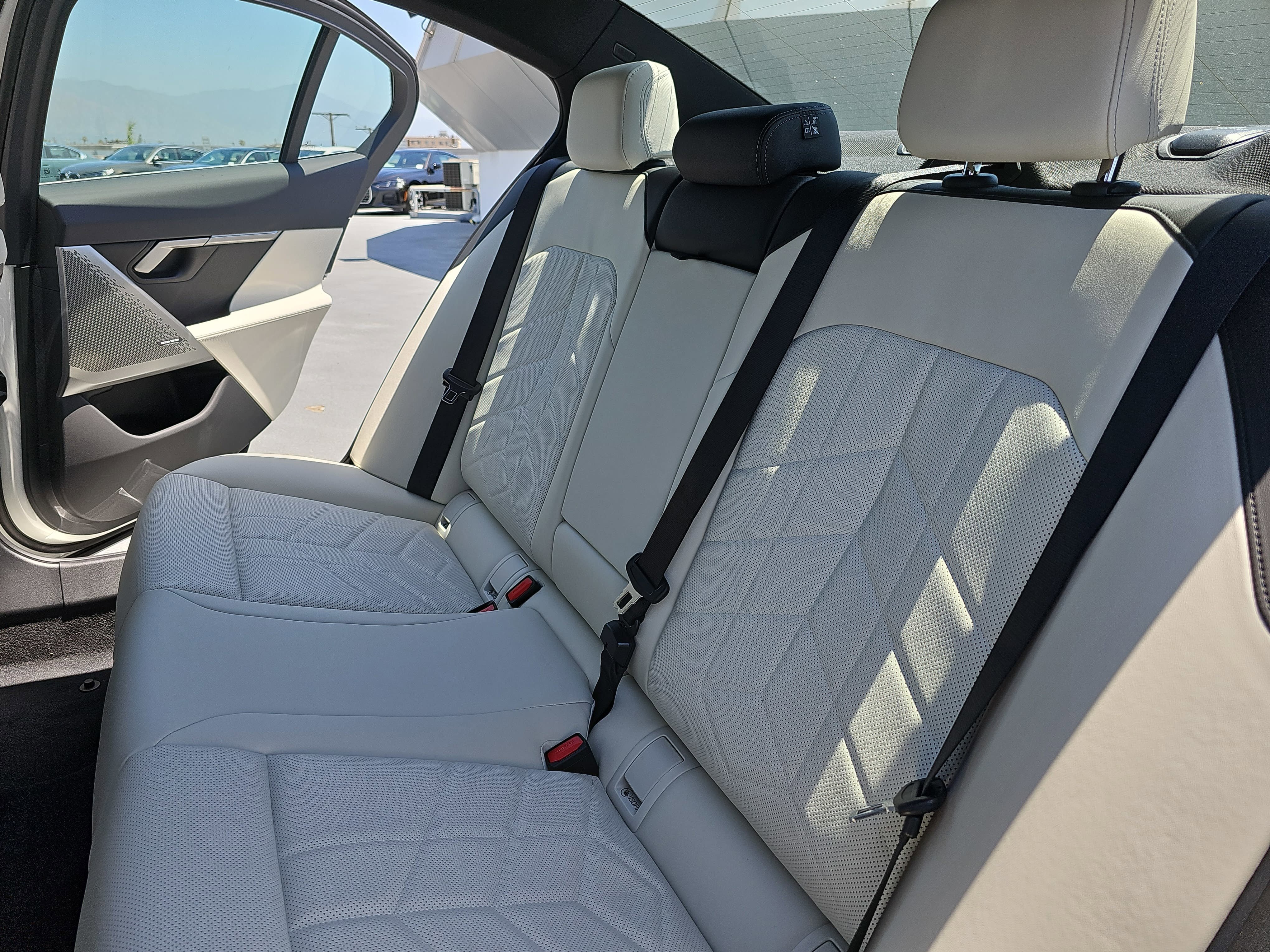 Used 2025 BMW 530i w/ Premium Package RWD image 14