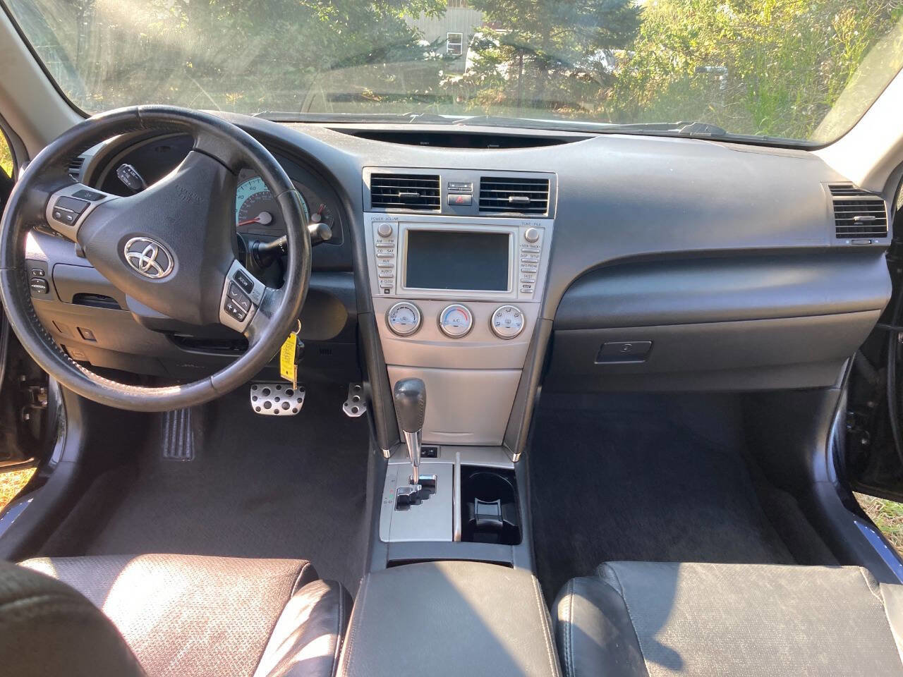 Used 2011 Toyota Camry XLE image 7