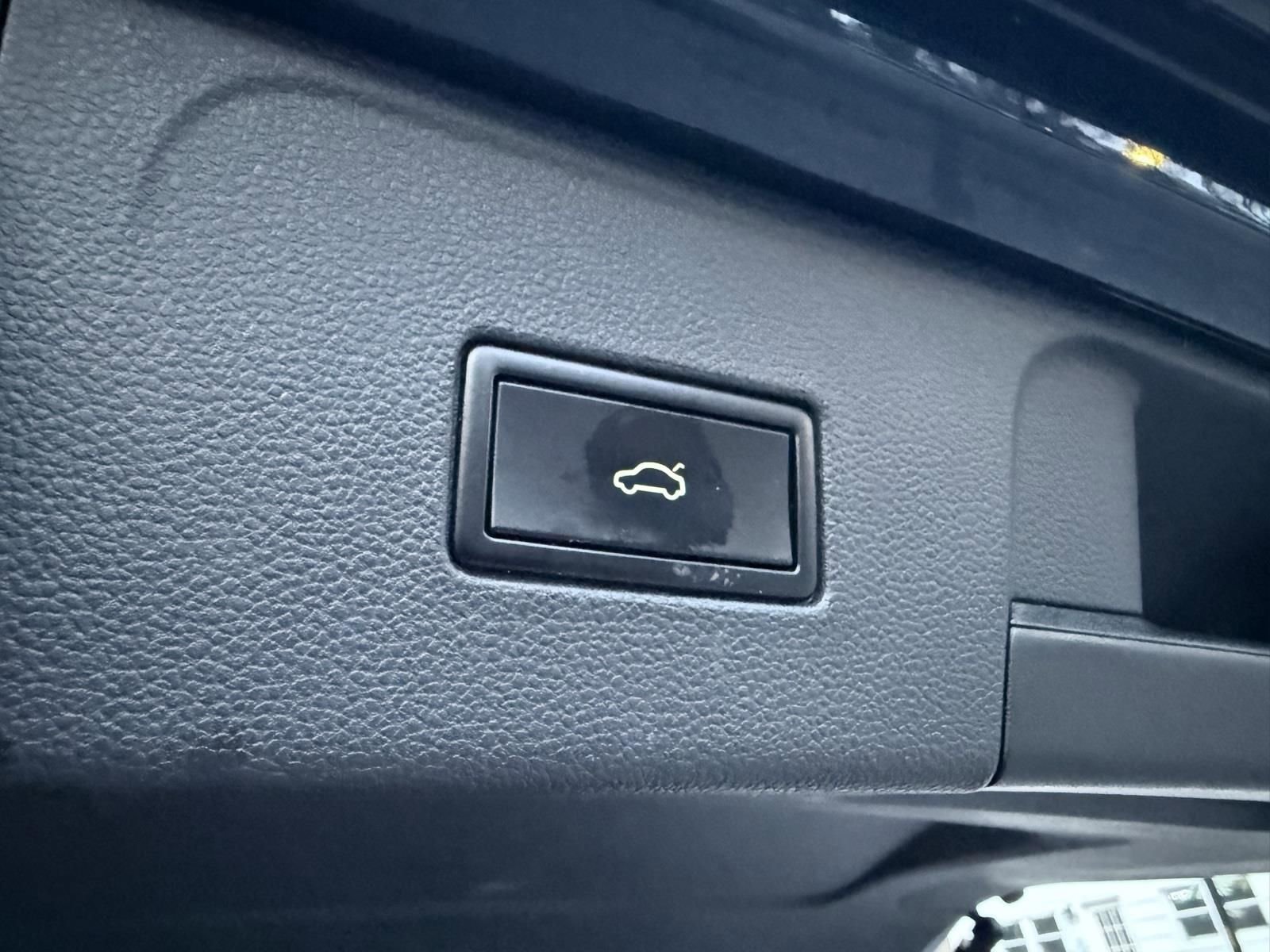 Used 2021 Volkswagen Atlas SE image 14