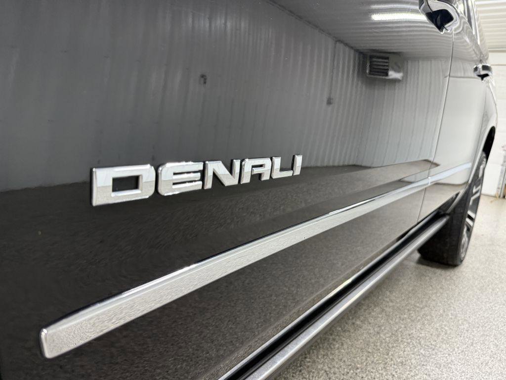 Used 2019 GMC Yukon XL Denali w/ Denali Ultimate Package AWD/4WD image 8