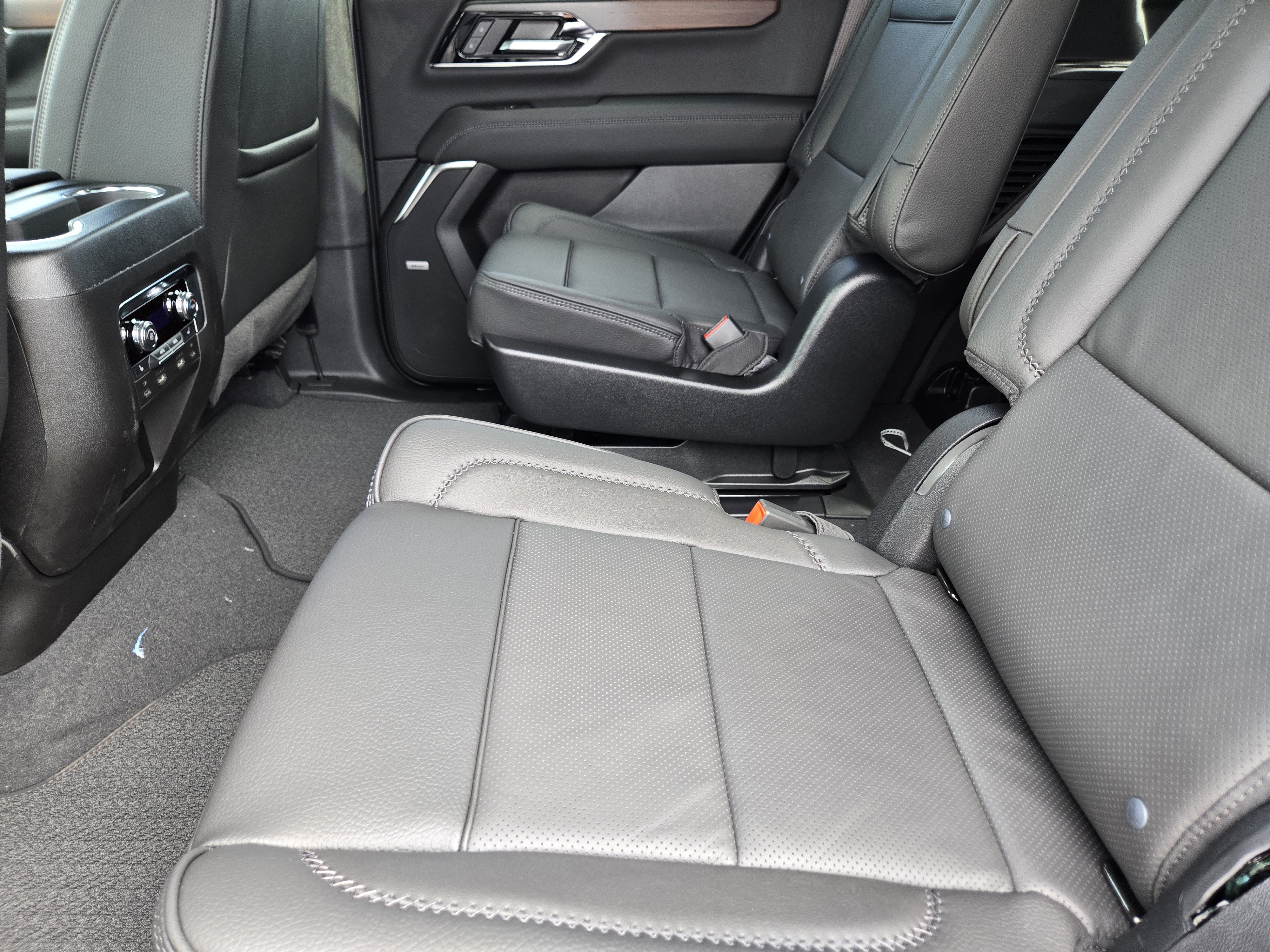 New 2026 GMC Yukon Denali w/ Denali Reserve Package AWD/4WD image 23