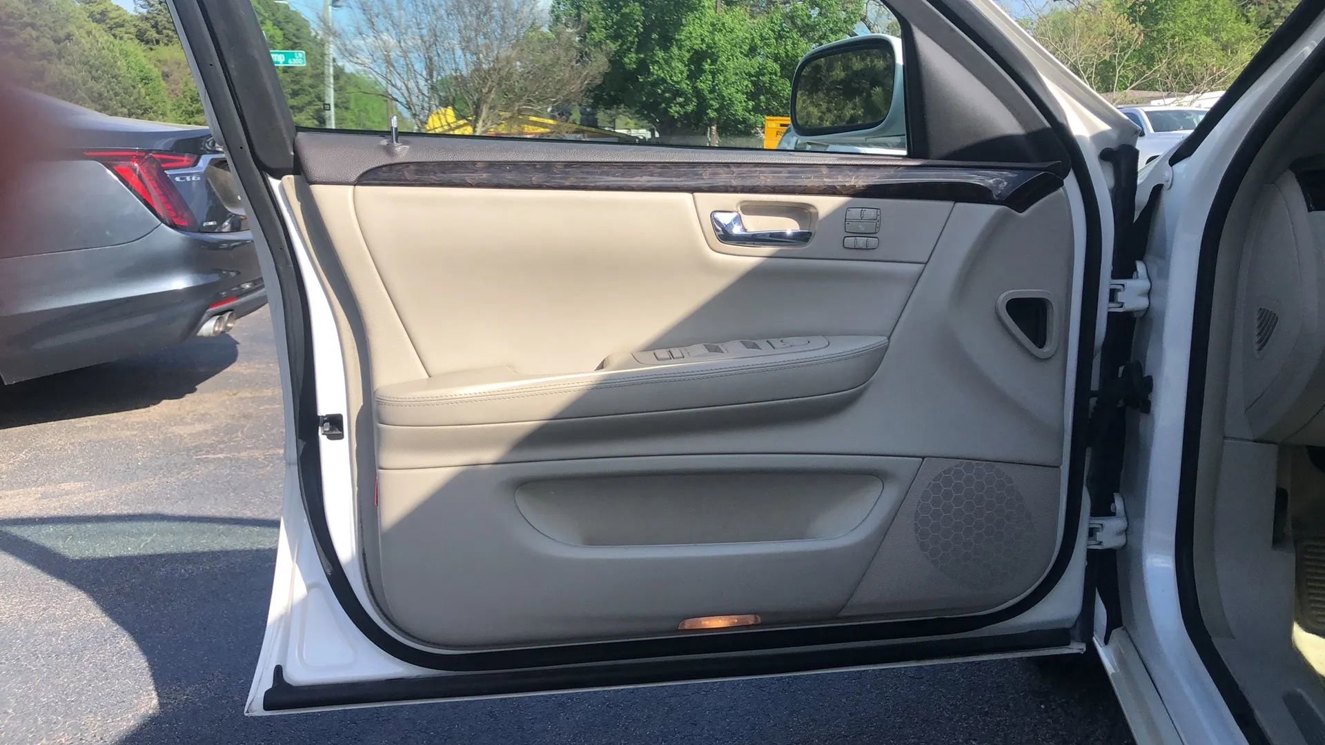 Used 2008 Cadillac DTS image 21