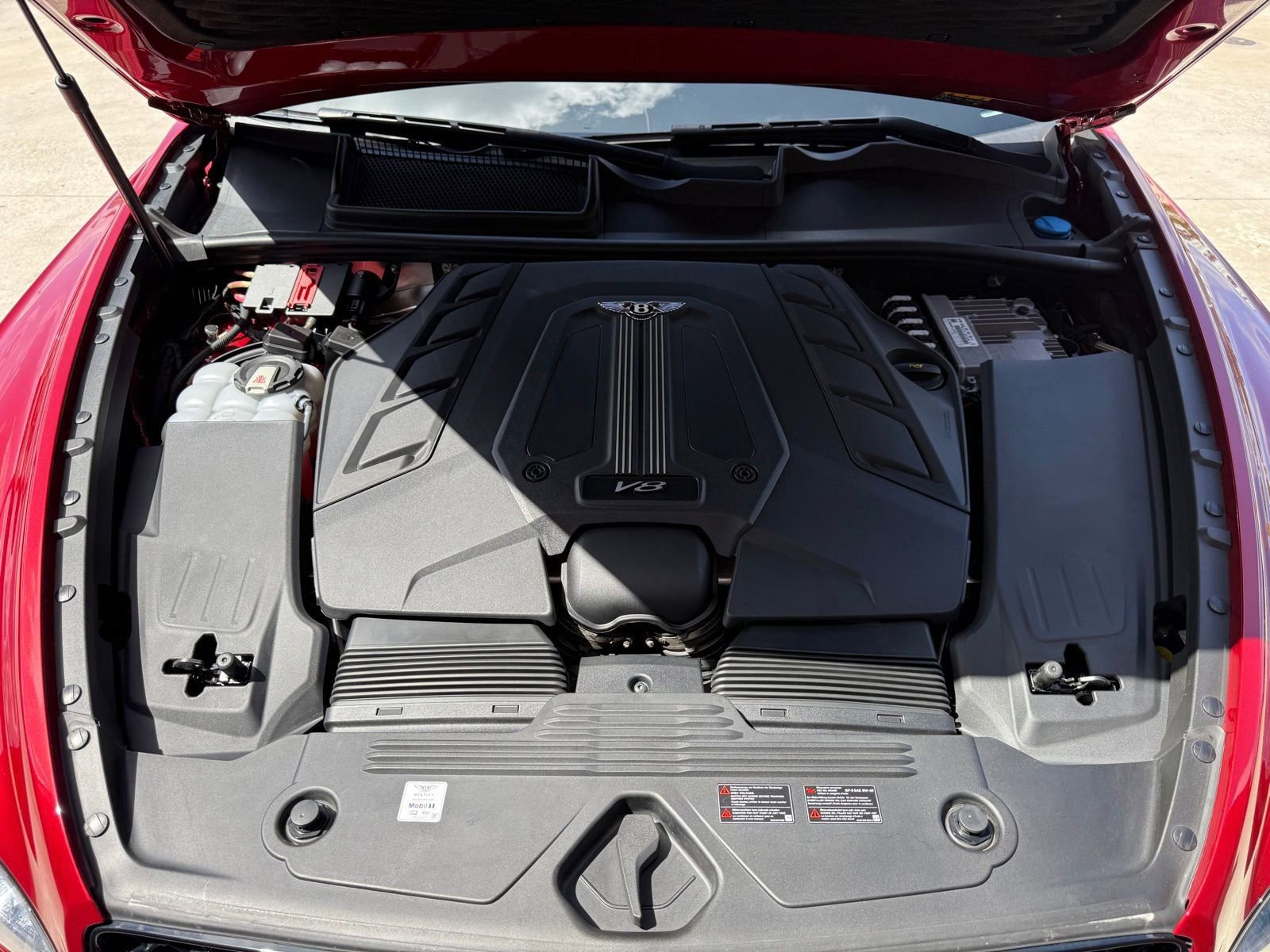 Used 2022 Bentley Bentayga AWD/4WD image 39