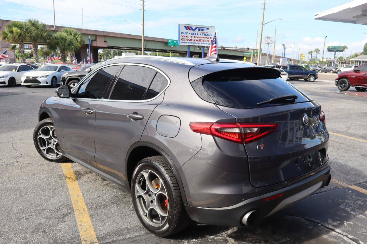 Used 2018 Alfa Romeo Stelvio AWD image 5