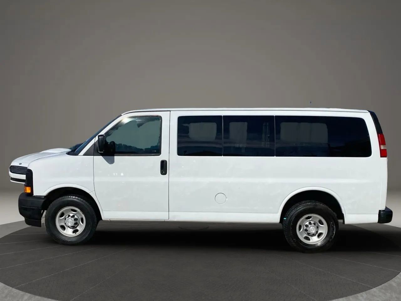 Used 2017 Chevrolet Express 2500 LS image 3