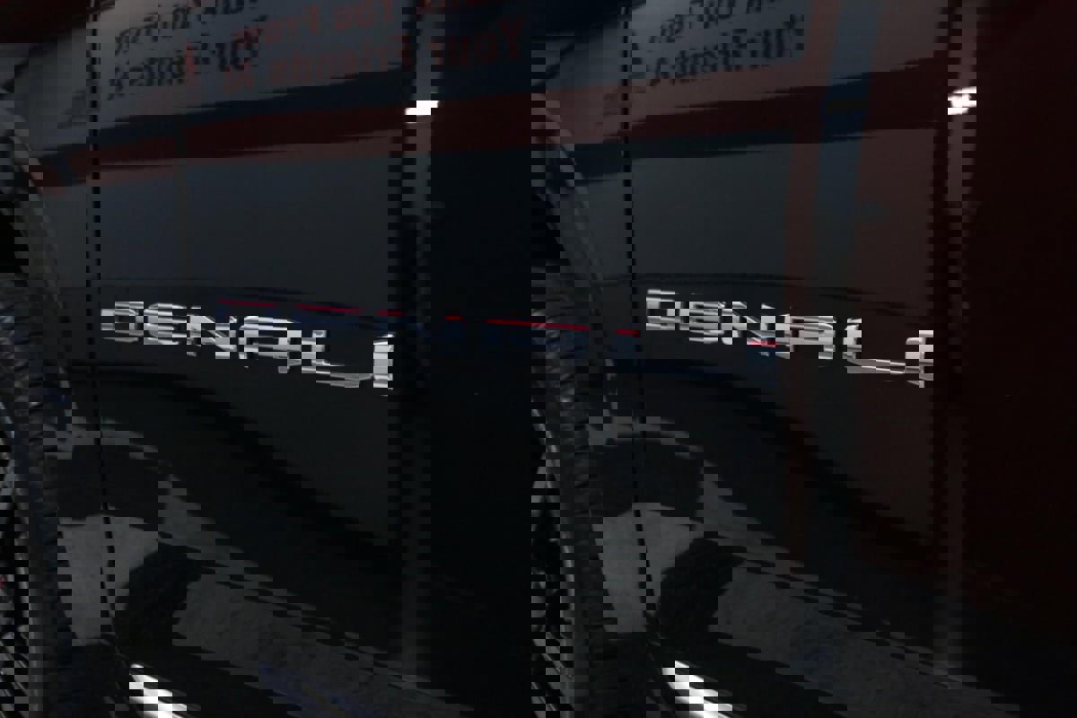 Used 2022 GMC Yukon XL Denali image 44