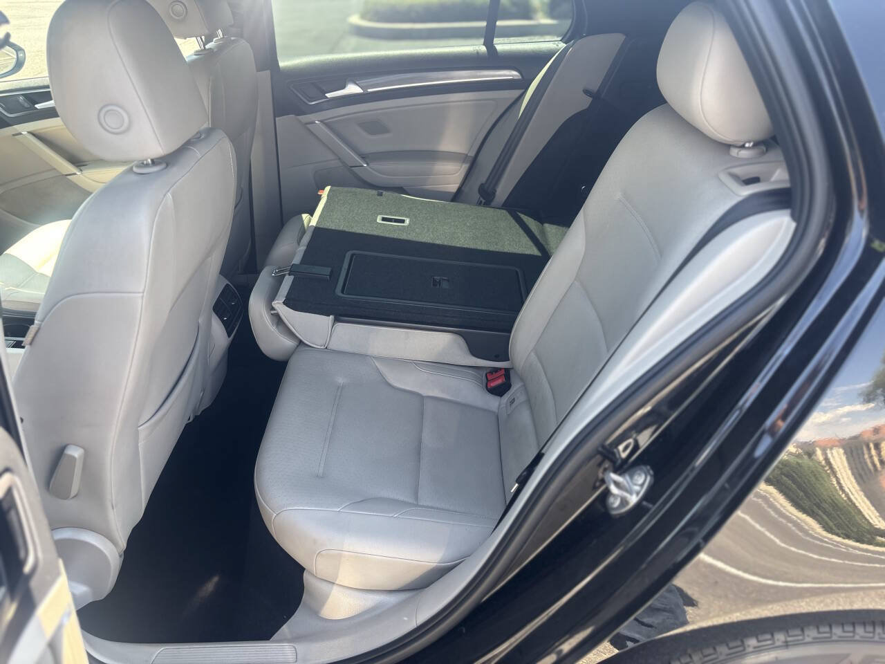 Used 2019 Volkswagen e-Golf SEL Premium FWD image 17
