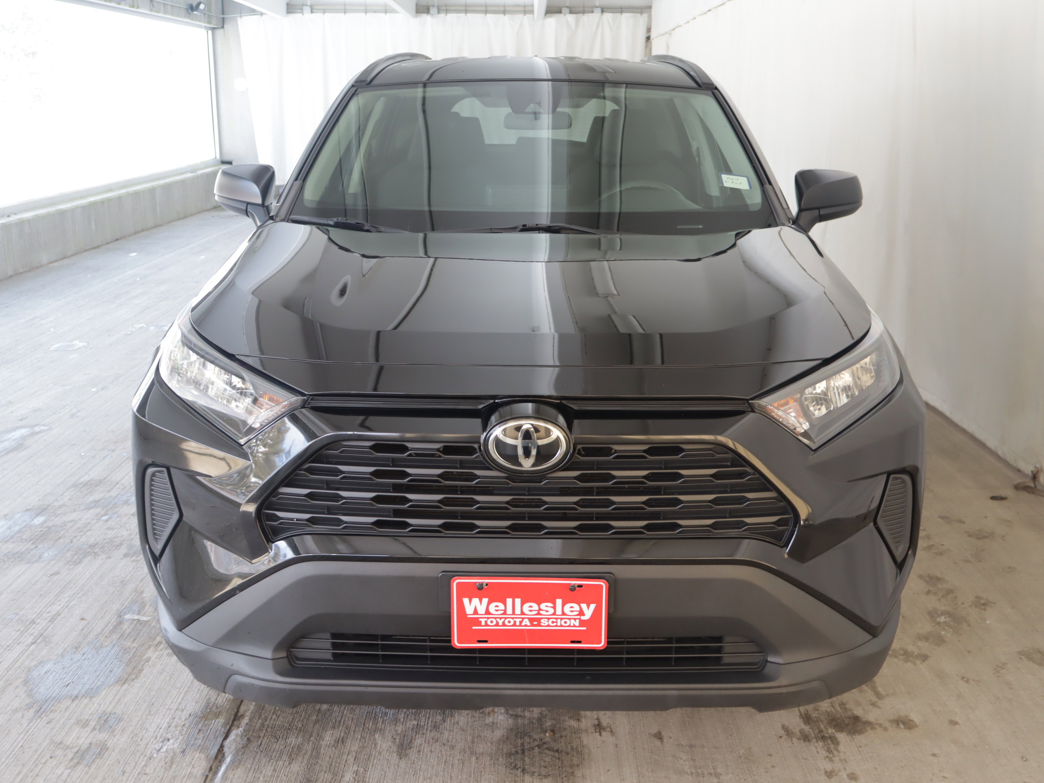 Used 2021 Toyota RAV4 LE image 3