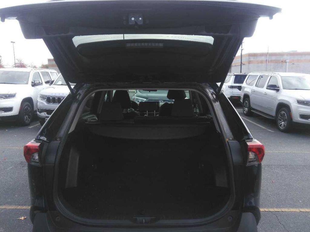 Used 2024 Toyota RAV4 XLE AWD/4WD image 4