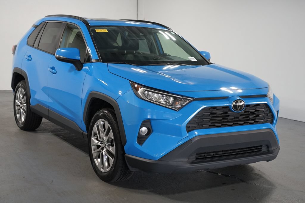 Used 2021 Toyota RAV4 XLE Premium FWD image 3