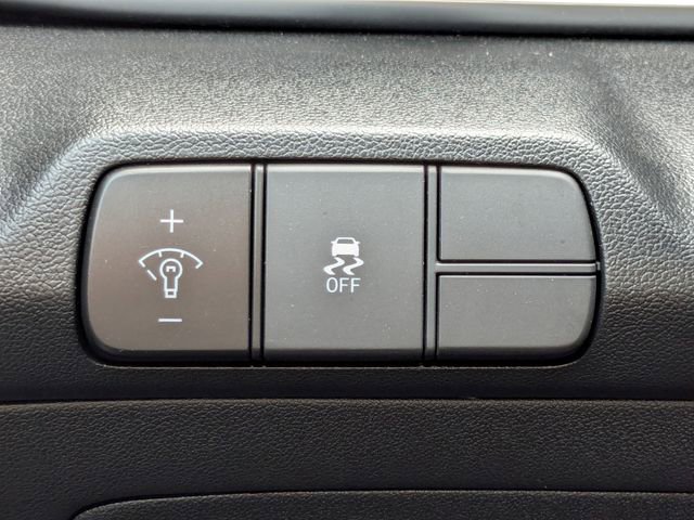 Used 2025 Hyundai Elantra SEL FWD image 31