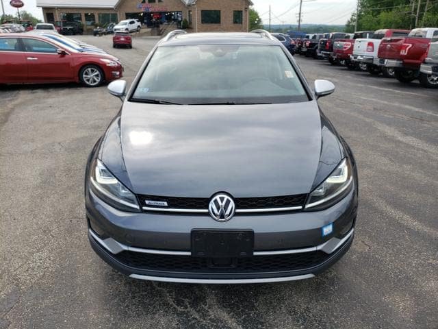Used 2017 Volkswagen Golf Alltrack AWD/4WD image 2