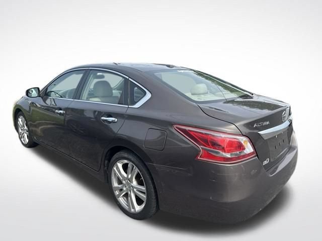Used 2013 Nissan Altima 3.5 SL FWD image 2