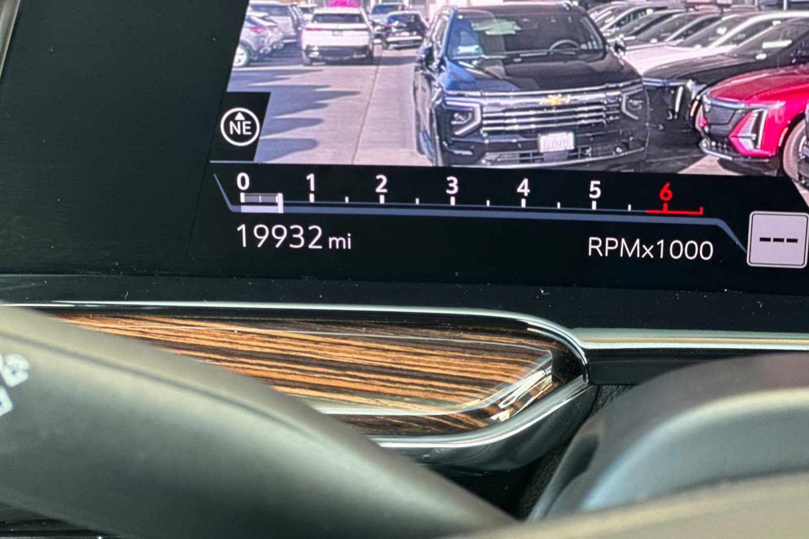 Used 2024 Cadillac Escalade Premium Luxury w/ Performance Package image 37