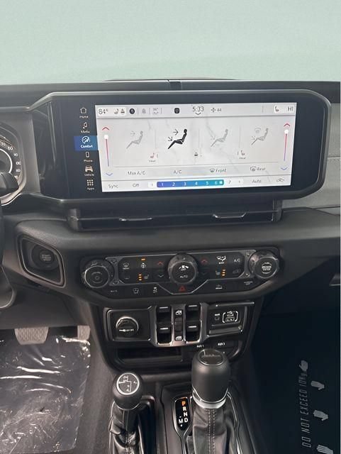 New 2026 Jeep Gladiator Sport AWD/4WD image 17