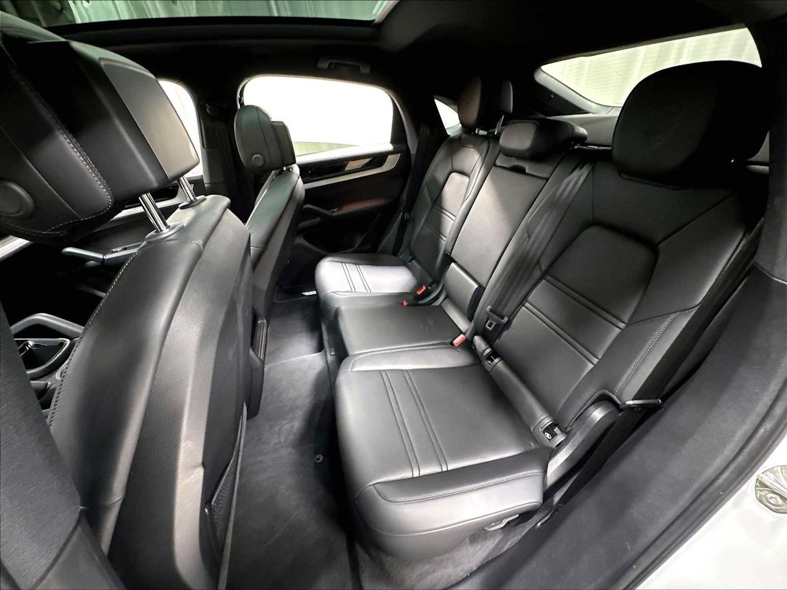 Used 2025 Porsche Cayenne Coupe AWD/4WD image 30