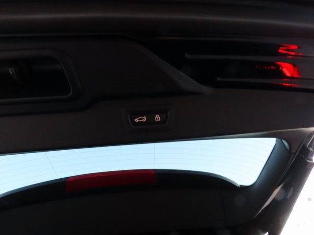 Used 2016 BMW X5 M image 21