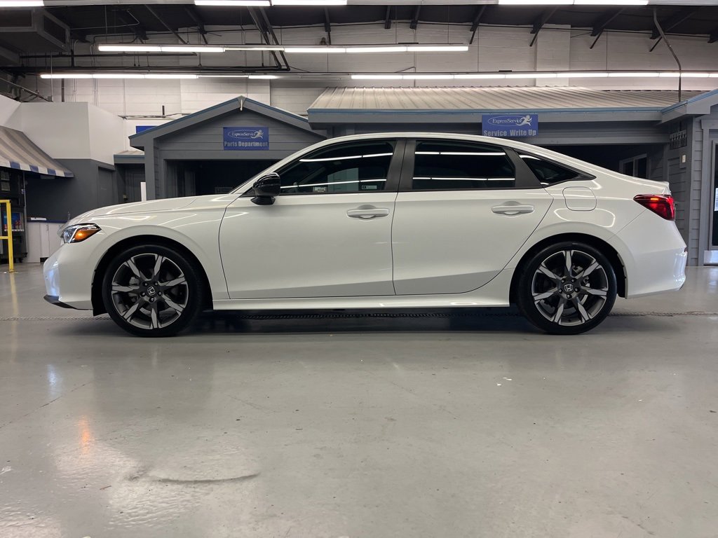 Used 2025 Honda Civic Sport Touring image 4