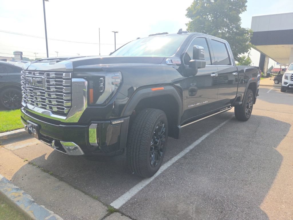 Used 2025 GMC Sierra 2500 Denali w/ Denali Reserve Package AWD/4WD image 3