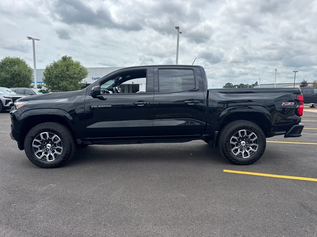 Used 2024 Chevrolet Colorado Z71 w/ Z71 Convenience Package 2 AWD/4WD image 3