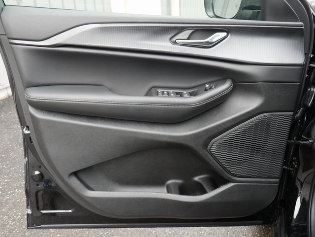 New 2025 Jeep Grand Cherokee Laredo X w/ Luxury Tech Group I image 15