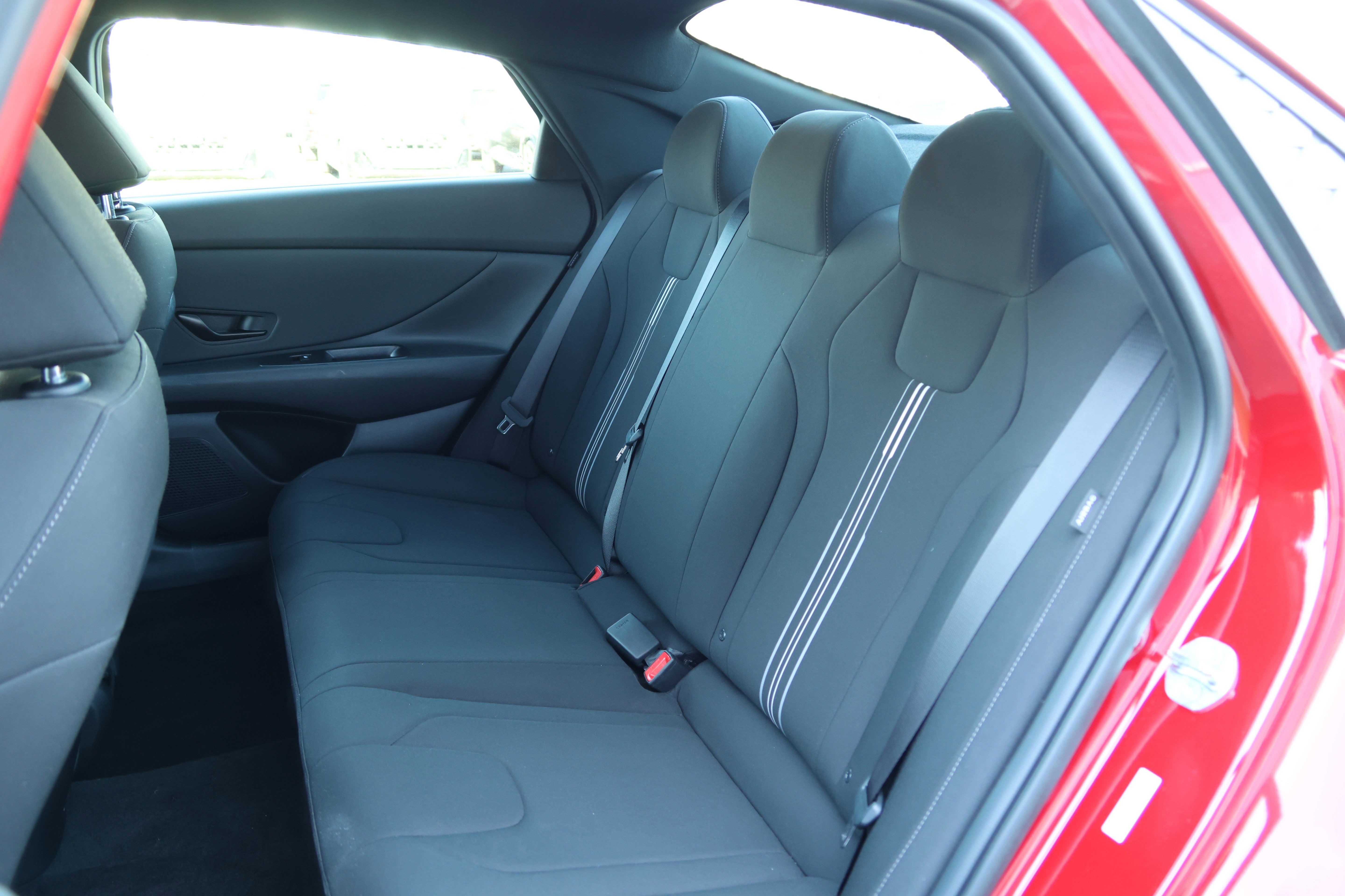 Used 2025 Hyundai Elantra Sport image 32