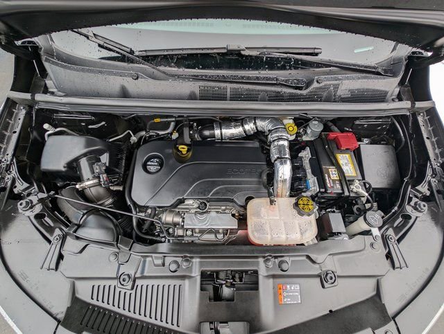 Used 2022 Chevrolet Trax LT w/ LT Convenience Package image 25