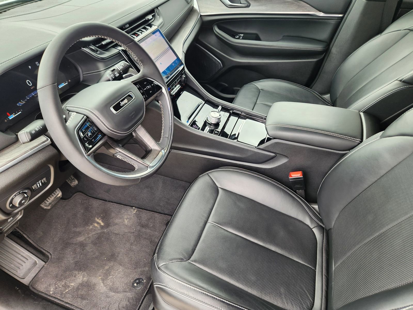 Used 2024 Jeep Grand Cherokee Overland AWD/4WD image 13