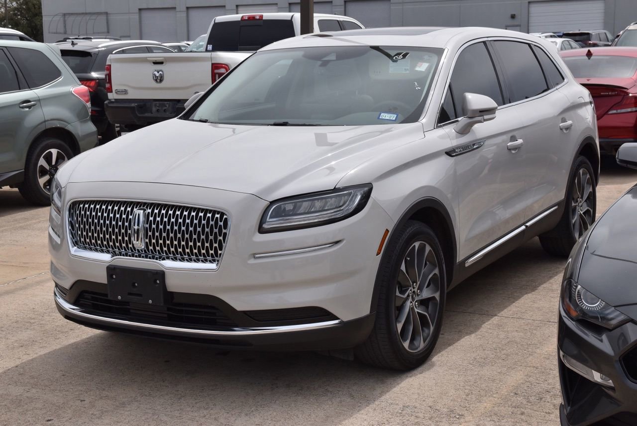 Used 2023 Lincoln Nautilus Reserve image 2