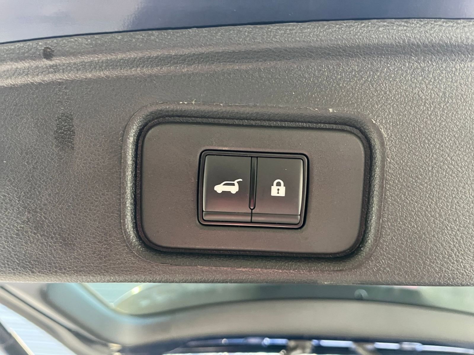 Used 2025 Nissan Pathfinder SV AWD/4WD image 31