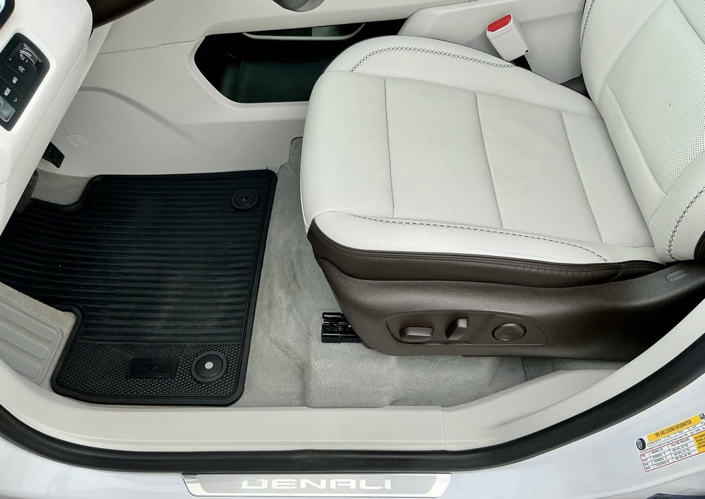 Used 2024 GMC Acadia Denali image 39