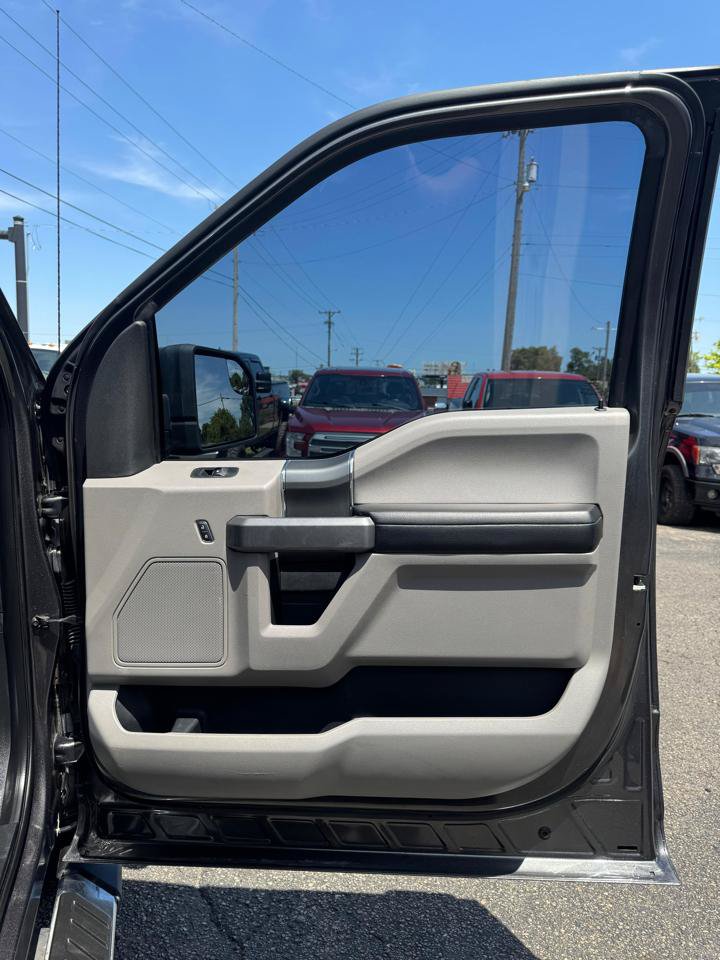 Used 2015 Ford F150 XLT w/ Equipment Group 302A Luxury AWD/4WD image 17