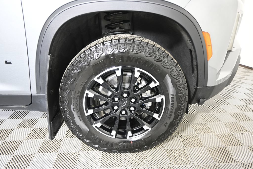Used 2026 Chevrolet Traverse Z71 w/ LPO, Floor Liner Package AWD/4WD image 11