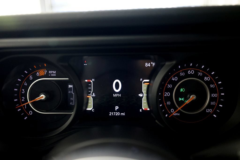 Used 2026 Jeep Wrangler Unlimited Sahara AWD/4WD image 18