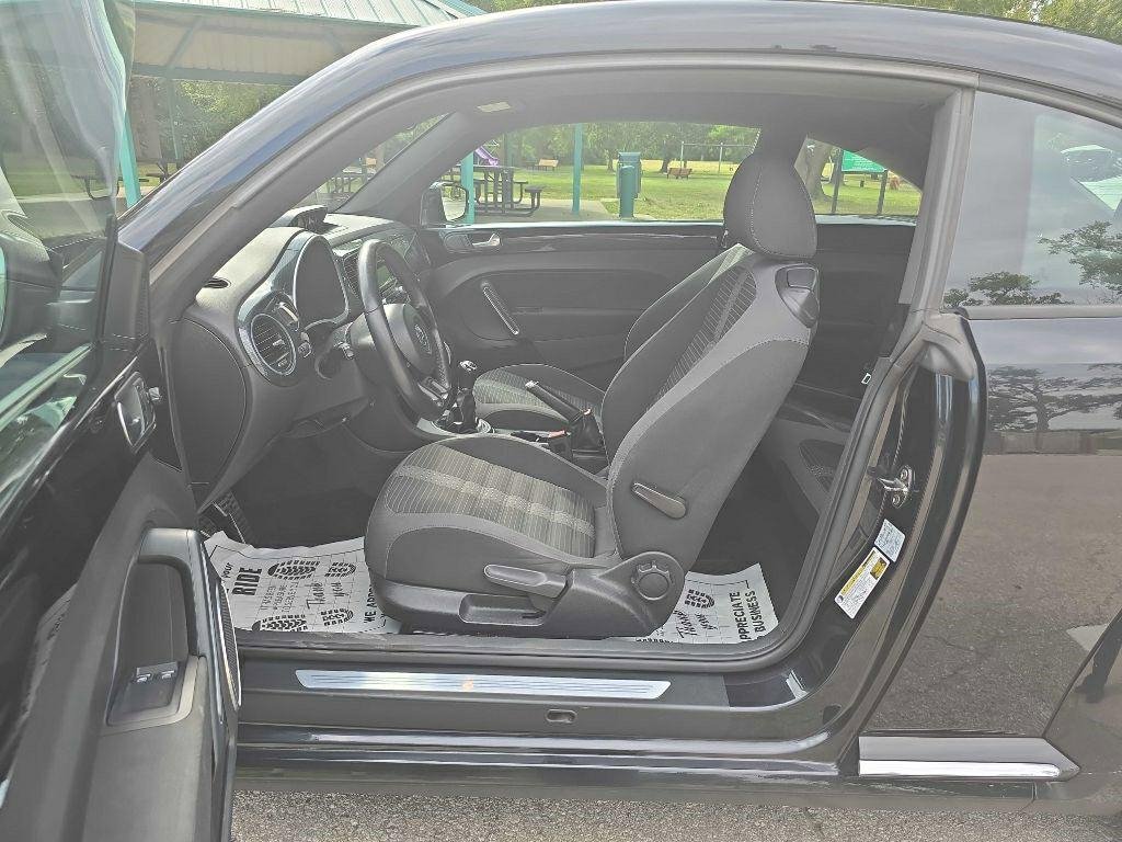 Used 2012 Volkswagen Beetle 2.0T image 10