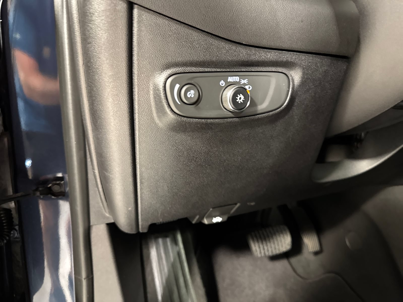 Used 2018 Chevrolet Equinox LT AWD/4WD image 17
