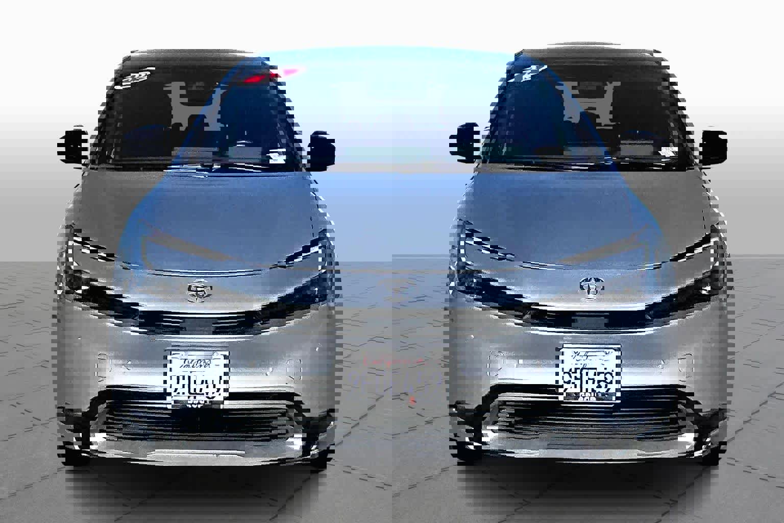 Used 2023 Toyota Prius XLE image 3