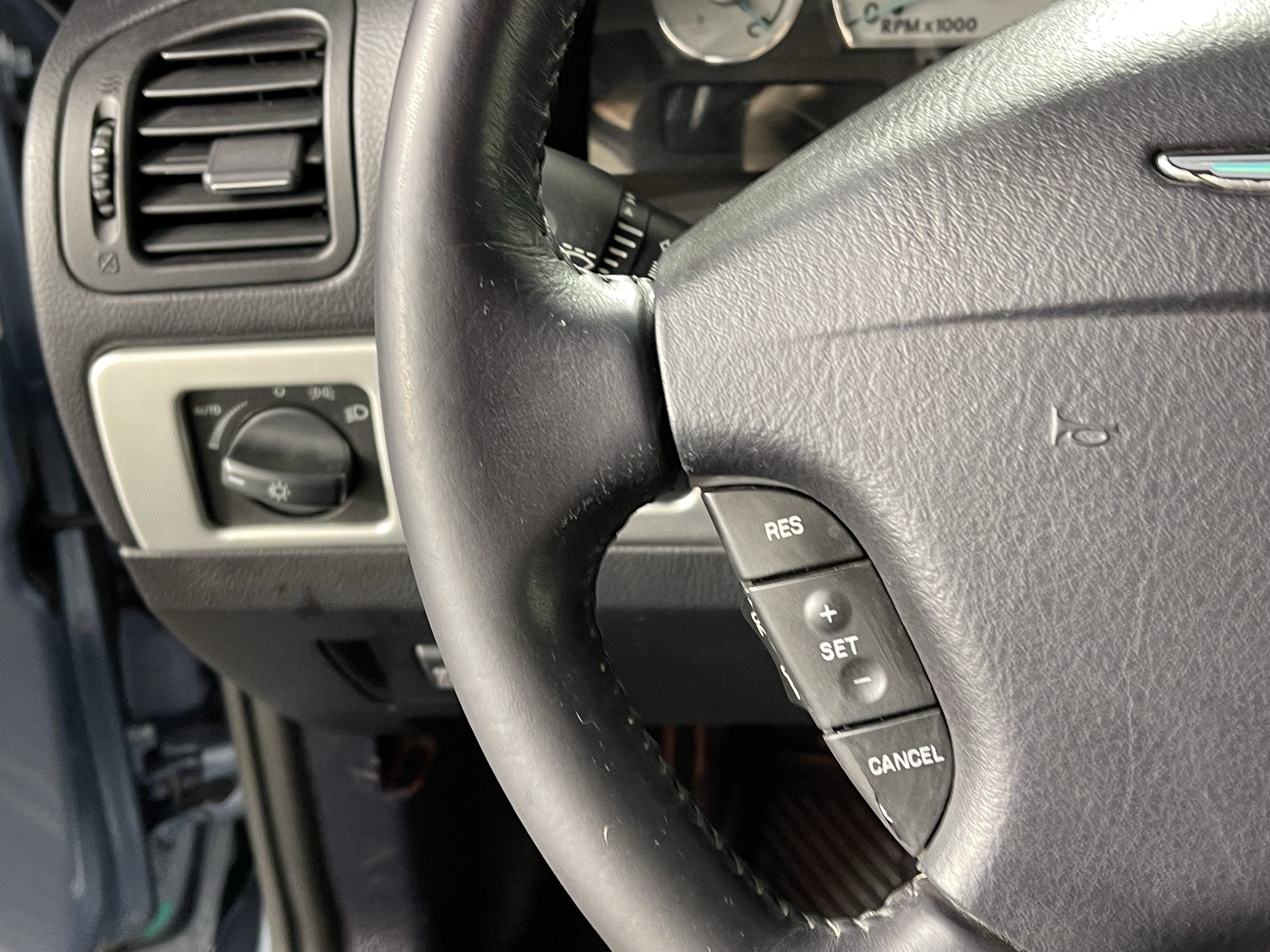 Used 2005 Ford Thunderbird RWD image 15