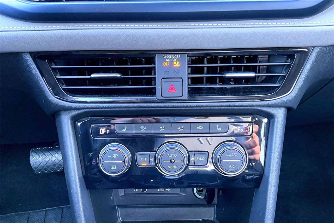 Used 2024 Volkswagen Taos SE image 17