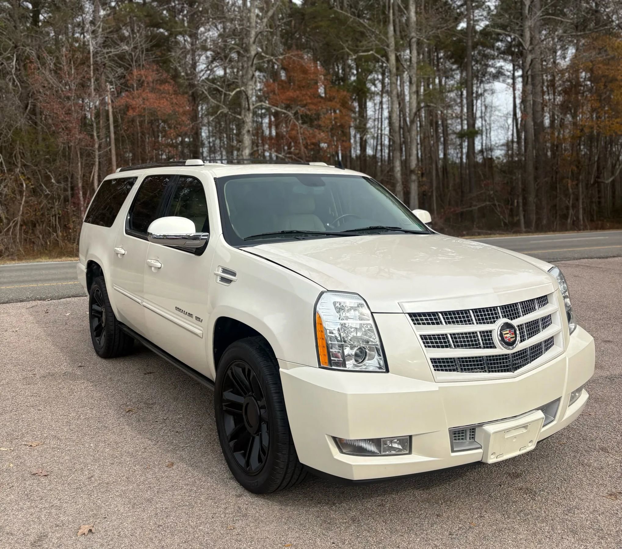 Used 2013 Cadillac Escalade ESV Premium image 2