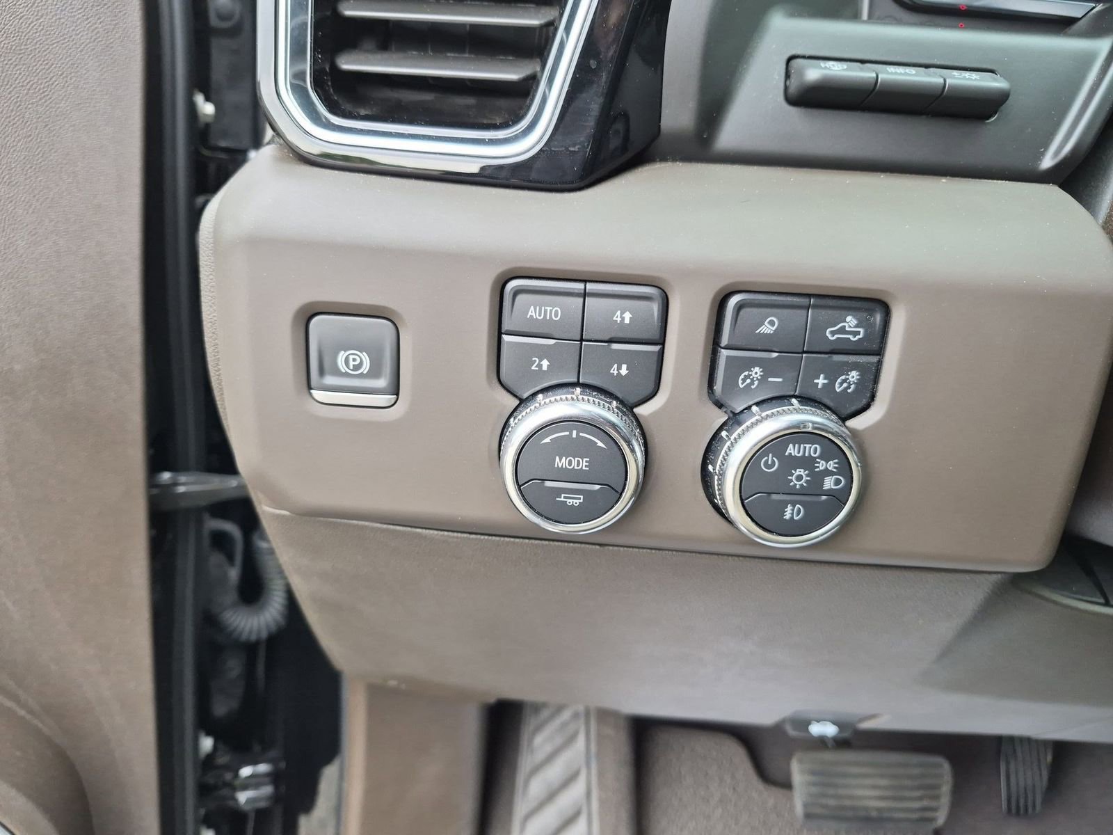 Certified 2025 GMC Sierra 1500 Denali AWD/4WD image 18