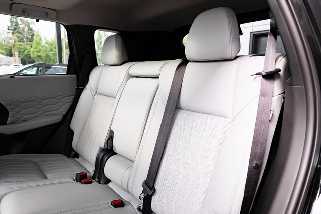 New 2025 Mitsubishi Outlander AWD image 27
