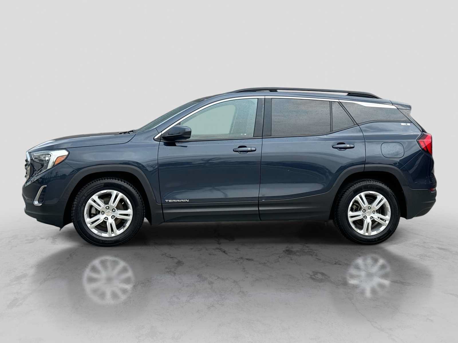 Used 2019 GMC Terrain SLE w/ Driver Convenience Package FWD image 3